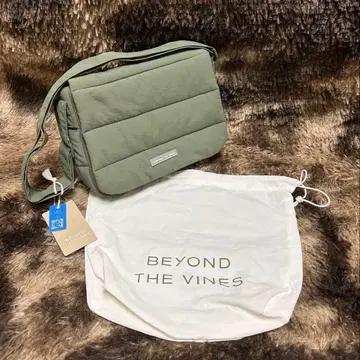 BEYOND THE VINES 숄더백