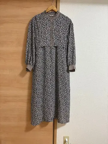 빔즈 원피스 꽃무늬