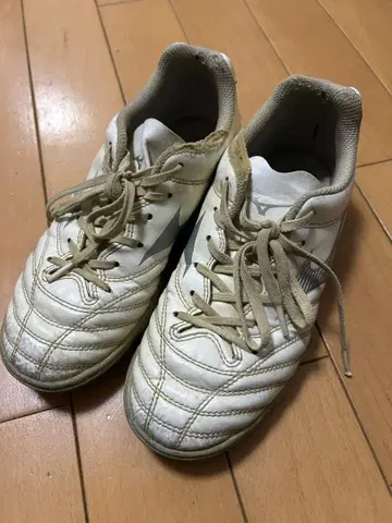 미즈노 축구화 화이트