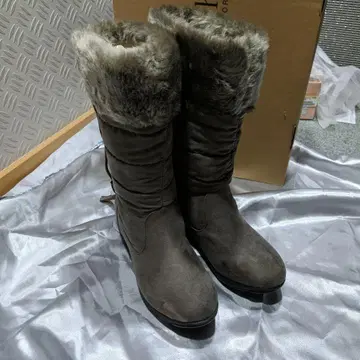 그레이 스웨이드 퍼 부츠