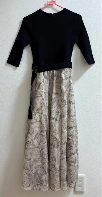 저스길리티 니트 원피스