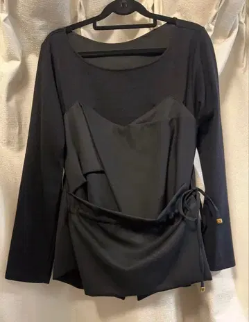 GRACE CONTINENTAL [Diagram] 베어 레이어드 탑 M