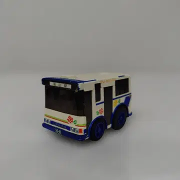 쵸로Q 꽃무늬 장식 노선 버스