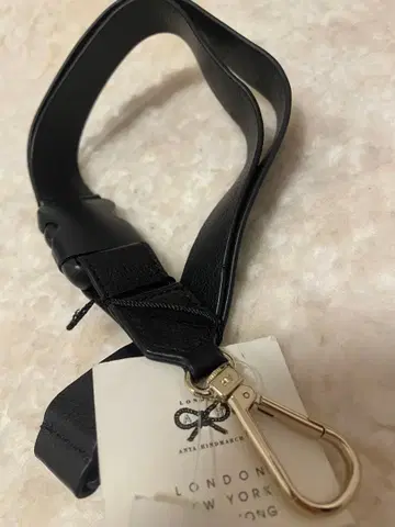 아냐 힌드마치 블랙 가죽 키링