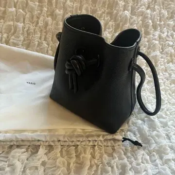 컨디션 최상 바지크 숄더백 본드 미니 2way 주름 가죽 블랙