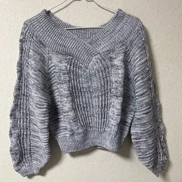 그레이 V넥 케이블 짜임 니트 스웨터 크롭 기장