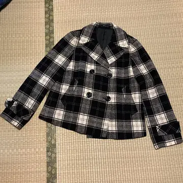 화이트 블랙 체크 무늬 코트 숏 기장