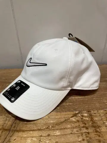 NIKE 나이키 클럽 언스트럭처드 스우시 캡 화이트