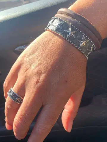 1PIU1UGUALE3 x CODY SANDERSON 뱅글 반지