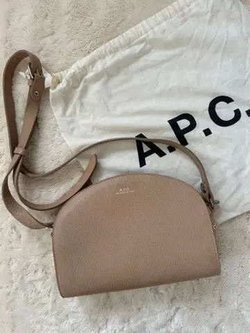 A.P.C. 베이지 숄더백