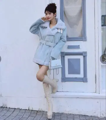 RANDY 보아 무스탕 벨트 코트 블루