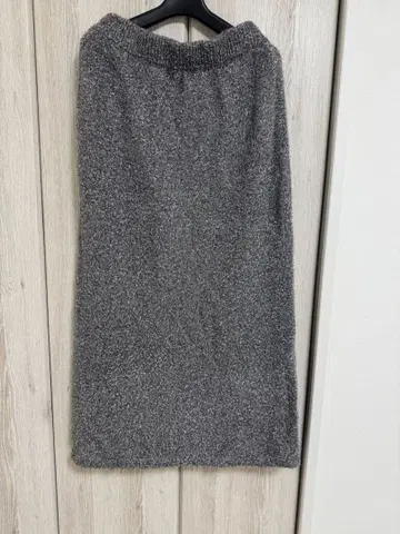 그린 라벨 라메 니트 그레이 타이트 스커트