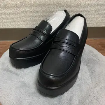 [ 미사용 새상품 ] 블랙 여성용 로퍼