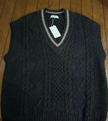 suadeo 블랙 케이블 짜임 V넥 니트 베스트