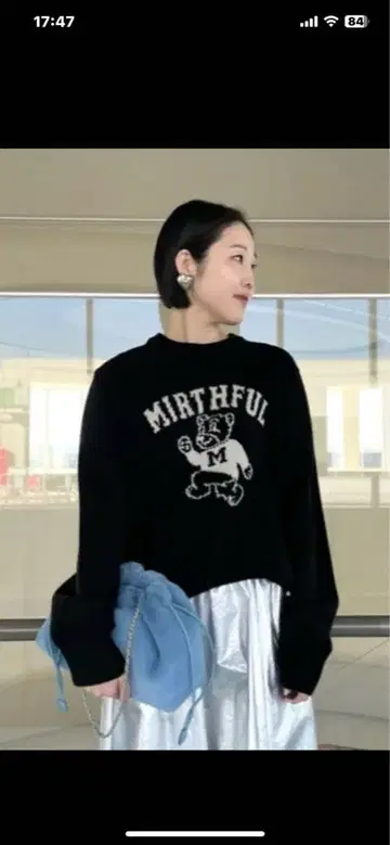 미라 오웬 블랙 크루넥 스웨터 새상품급 완판템