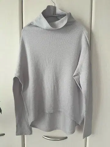 터틀넥 니트 DES PRES