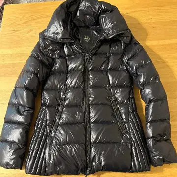 TATRAS 블랙 후드 부착 다운 자켓