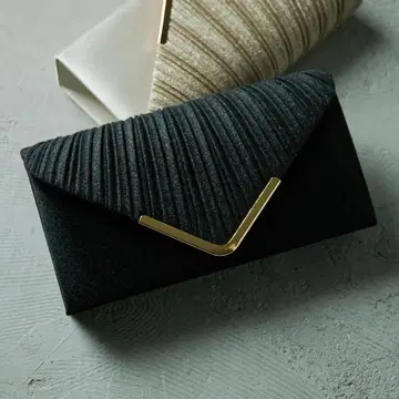 라메 새틴 플리츠 파티 클러치백 블랙