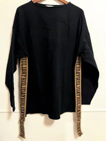 HOLIDAY 로고 테이프 드레스