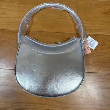 실버 합성 피혁 숄더백