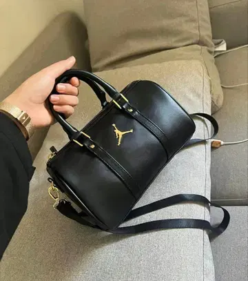 Jordan 블랙 숄더백 골드 로고