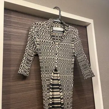 체크 무늬 타이트 핏 원피스