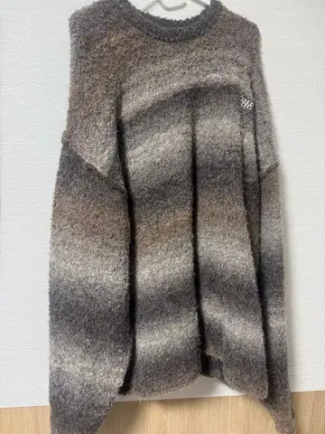 얀거송 니트 스웨터 그라데이션