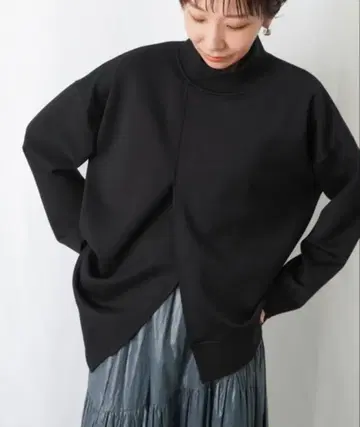 루카 레이디 랙 루카 블랙 하이넥 맨투맨 티셔츠 레이온 혼방