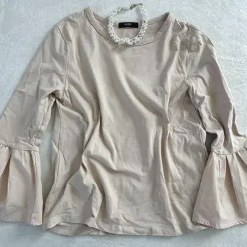 베이스먼트 플레어 슬리브 티셔츠 긴팔 상의 캐주얼 F