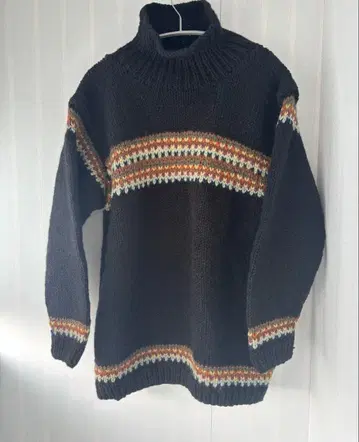 굵은 짜임 터틀넥 니트 노르딕 무늬