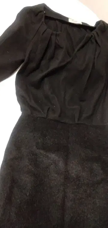 어도어 블랙 원피스