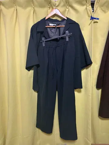 야마다 료스케 착용 셋업 프릭스스토어