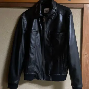 ZARA 인조 가죽 자켓 M 사이즈 블랙
