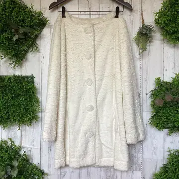 평평하게 놓았을 때 가슴 너비 51