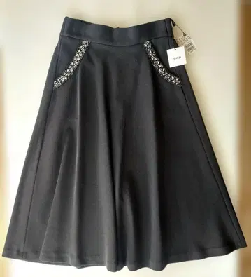 FENNEL 블랙 플레어 스커트 비쥬 부착