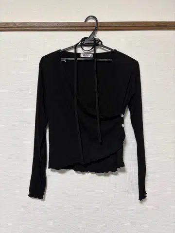 긴팔 랩 상의 버튼 타이 포함 블랙