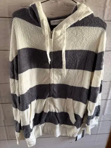 GELATO PIQUE 스트라이프 룸웨어 상 페어 가격 인하 검토 중