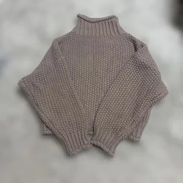 그레이 터틀넥 니트 스웨터