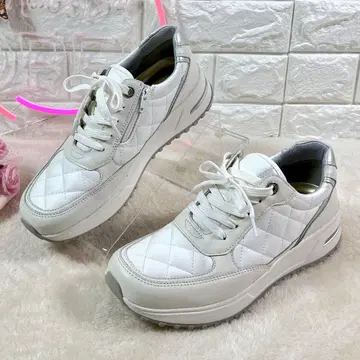 [ 새상품급 ] 문스타 스포리스 가죽 퀼팅 통굽 스니커즈 23.5