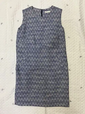 AG by HURRAY 슬리브리스 무릎 기장 원피스