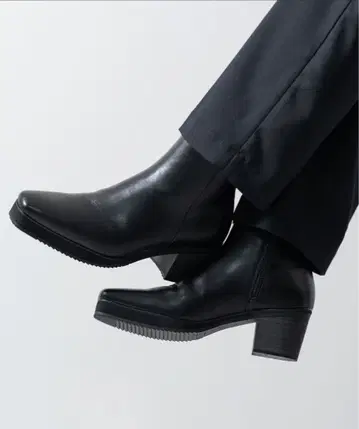 CLEL 클레일 하이 밑창 디자인 힐 부츠 블랙 계열 M