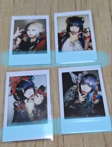 0.1g의 오산 미도리카와 유우 폴라로이드 세트 2