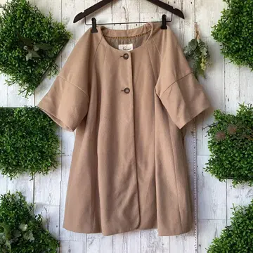 평평하게 놓음 가슴 너비 54 소매 폭 22