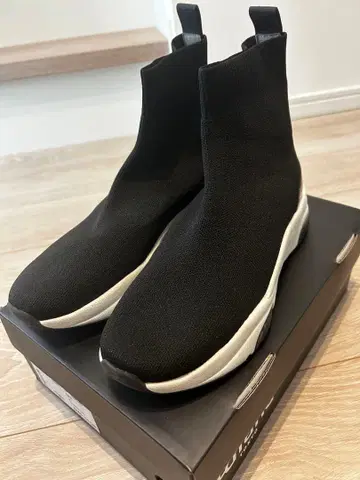 +diana 경량 니트 삭스 스니커즈 부츠