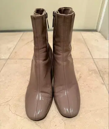 ZARA 38(24cm) 사이즈 베이지 계열 미들 힐 부츠