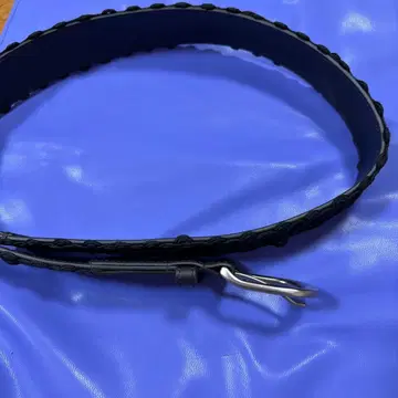 블랙 가죽 벨트 뜨개질 디자인