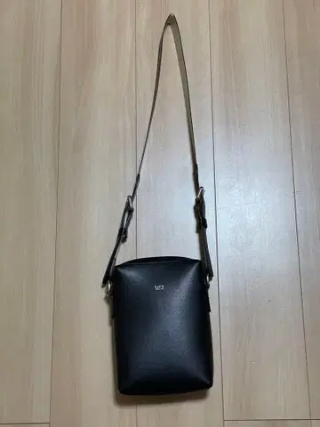 Lui's 블랙 숄더백
