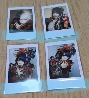 0.1g의 오산 미도리카와 유우 폴라로이드 세트 3