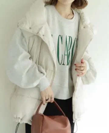 아이보리 다운 베스트 캐주얼