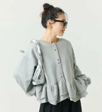 프릭스스토어 2WAY 밑단 프릴 숏 풀오버 가디건